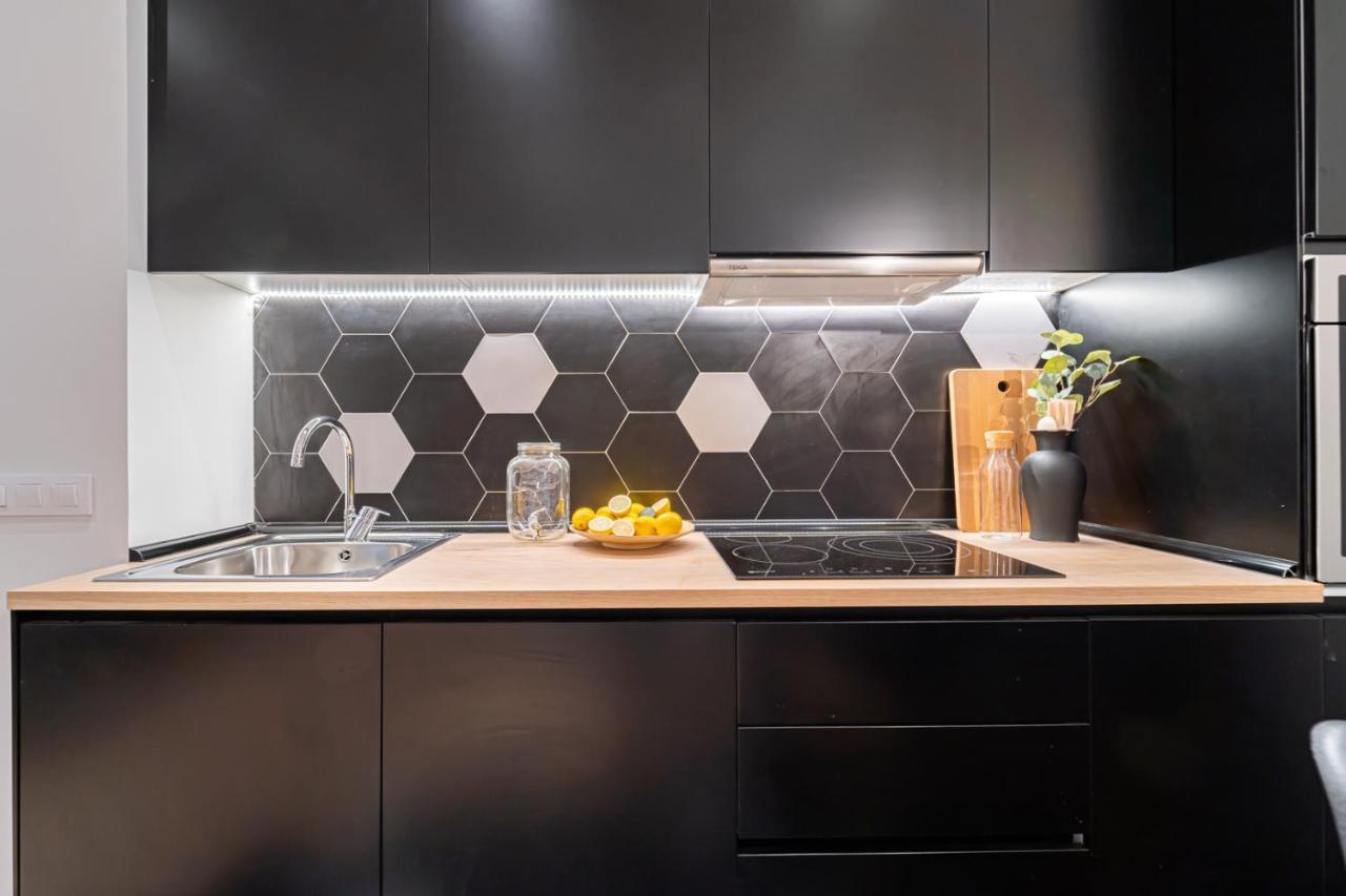Edsam Madrid Apartments Black Luaran gambar