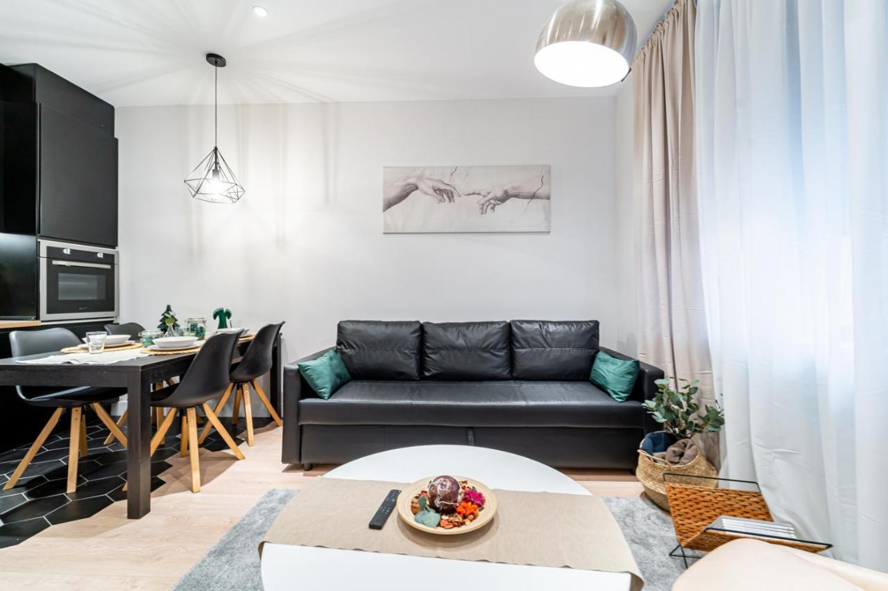 Edsam Madrid Apartments Black Luaran gambar