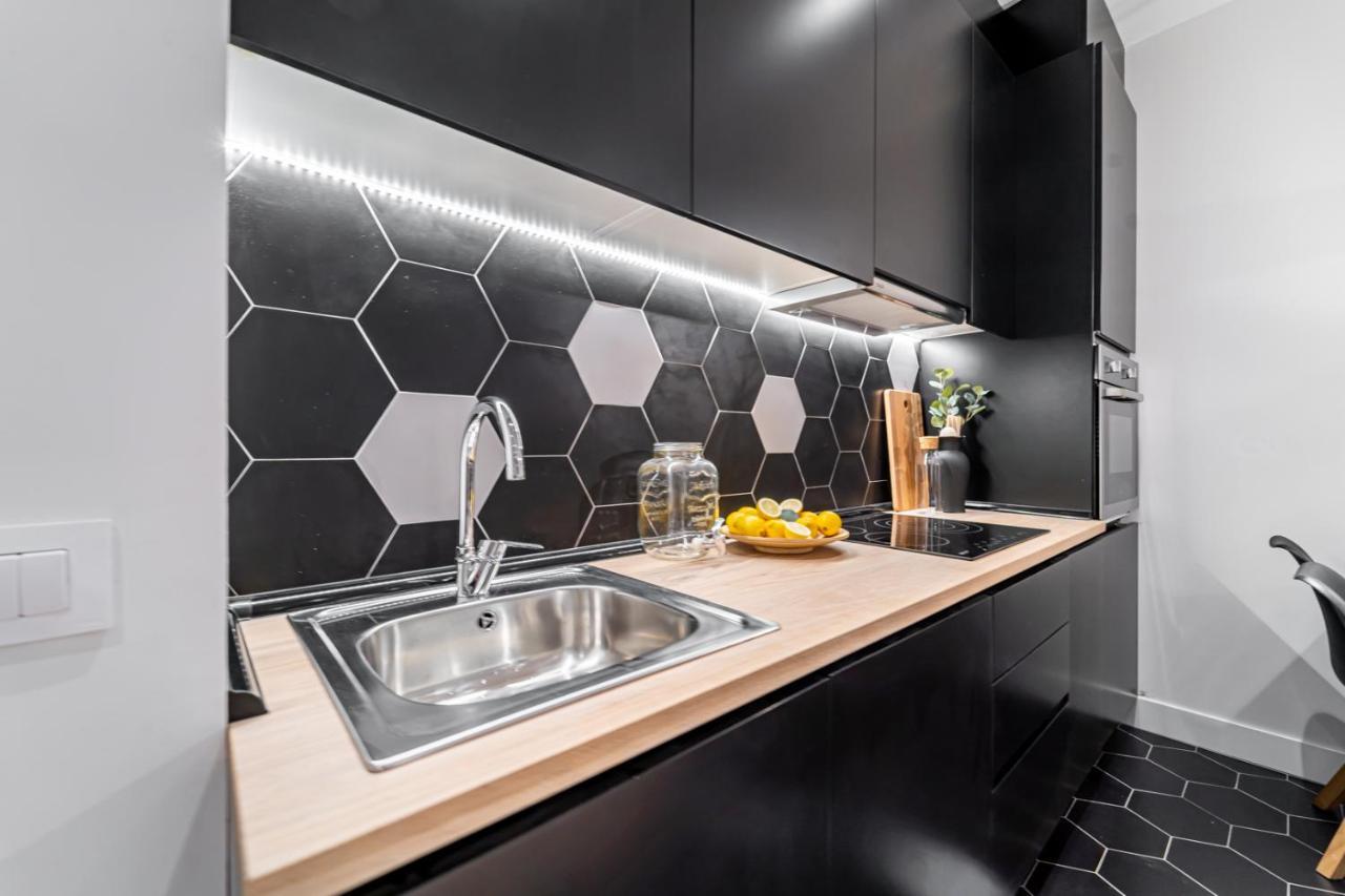 Edsam Madrid Apartments Black Luaran gambar