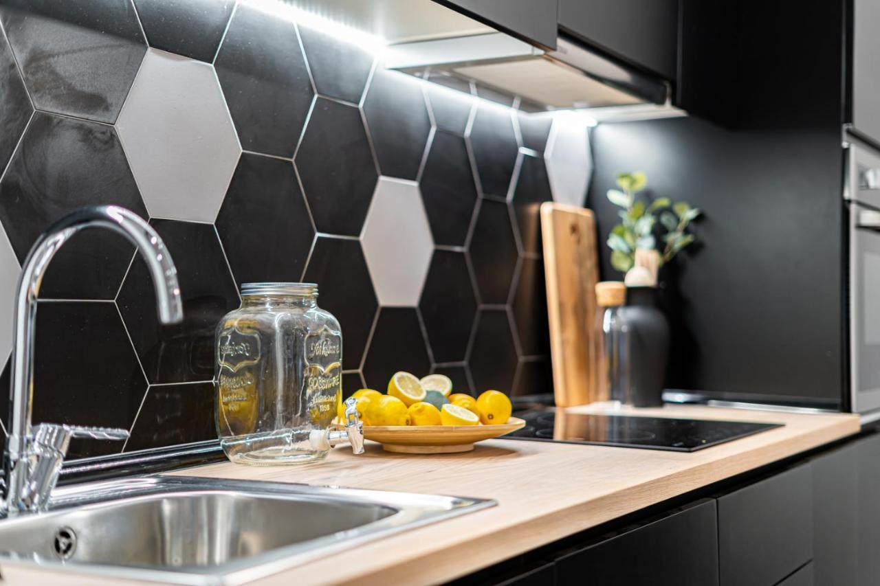 Edsam Madrid Apartments Black Luaran gambar