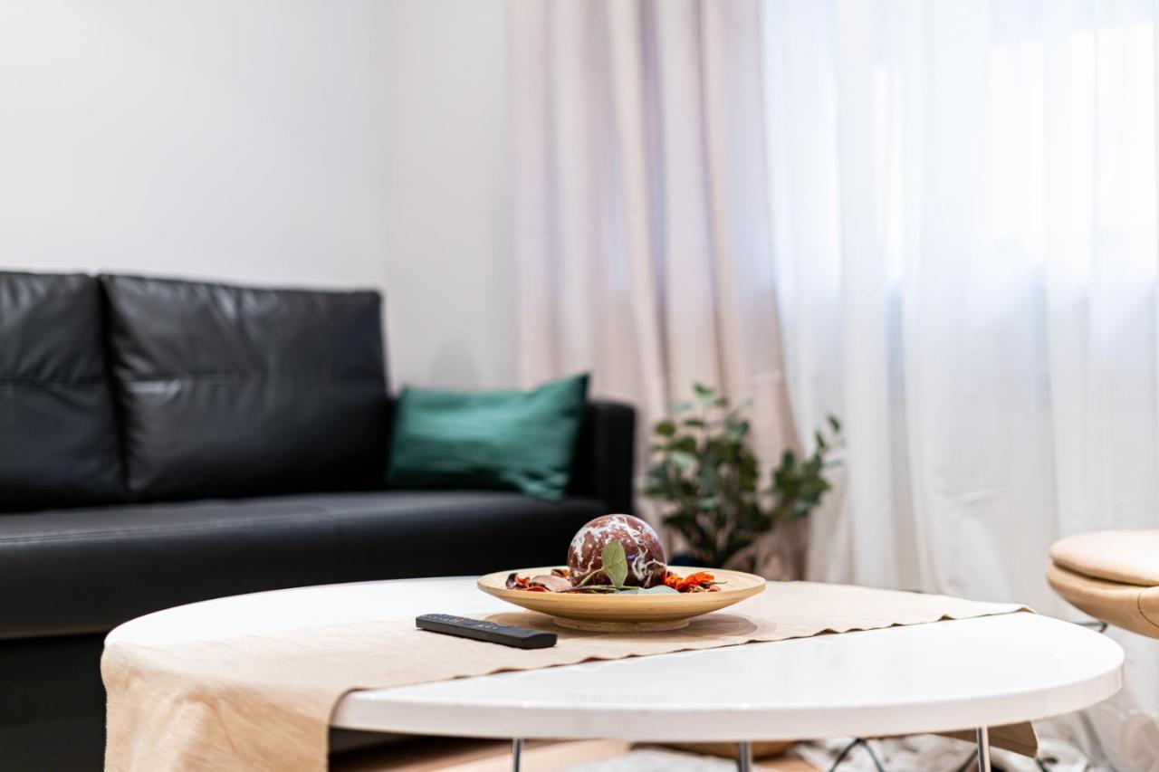 Edsam Madrid Apartments Black Luaran gambar